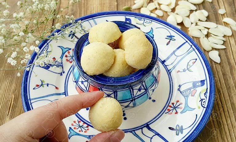 شیرینی حاجی بادامی مخصوص عید
